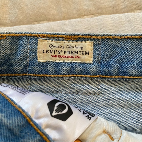 LEVIS RIPPED DENIM SHORTS - Picture 3 of 8